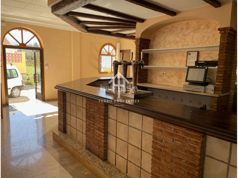 Foto f760037d-83e9-42b1-9c3b-5db83e09f1a0. Local comercial restaurante en venta en riofrío en Loja
