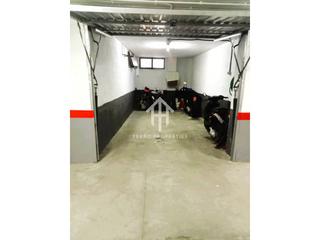 Parking coche en Quintero 1. Garaje cerrado en loja