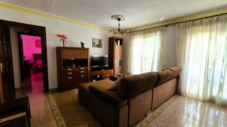Etagenwohnung in Algarinejo. Piso en venta