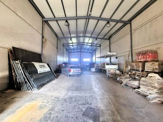 Gebäude in Loja. Venta de local comercial en loja