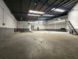 Capannone industriale in Loja. Nave industrial con calificación de suelo urbana
