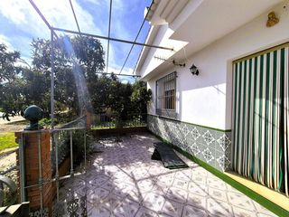 House in Iznájar. Casa de una sola planta en entorno natural con excelente conexió