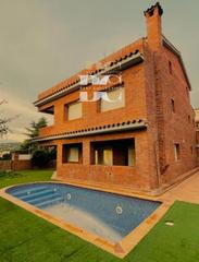 Maison à Urbanitzacions. Casa con vistas despejadas