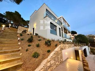 Chalet  Valencia. Impresionante casa en la costa brava