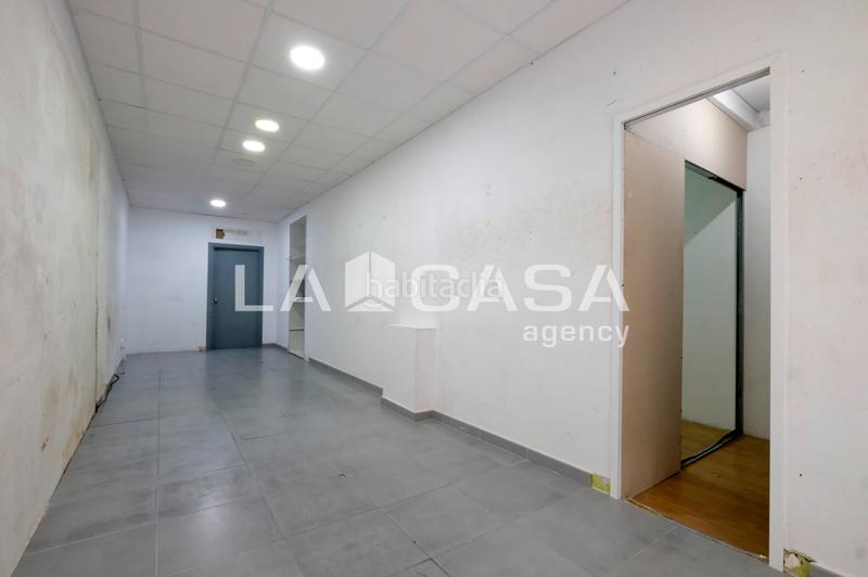 Foto aa08698b-b18c-433b-8166-fca7a1df1bb7. Local comercial a Vilapicina - Torre Llobeta Barcelona