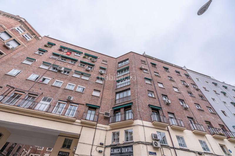 Foto ab988df6-65a5-4f3b-9cda-1ce19aa0a6f0. Ático piso en venta en calle de alonso carbonell en Madrid
