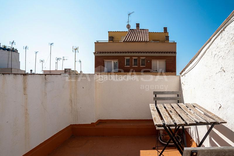 Foto b525402f-da40-4484-9208-5e348709a89d. Piso  en venta en calle de josep serrano en Can Baró Barcelona