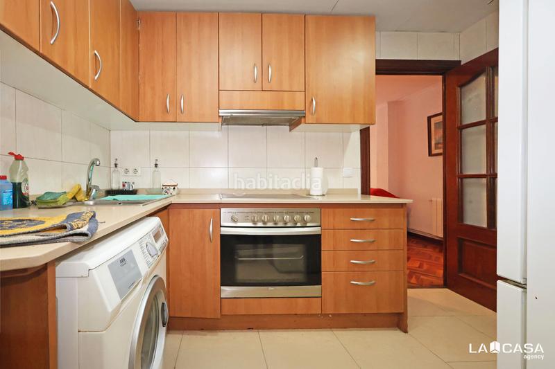 Foto 6c9460e2-48f3-4d8e-a1f5-5613b2c53a46. Flat with heating parking in Sant Antoni Barcelona