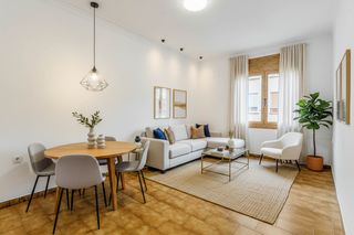 Flat in Congrés - Indians