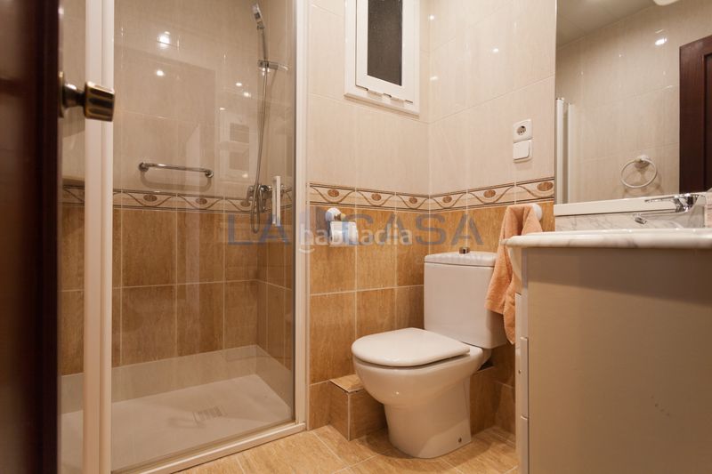 Foto 19550872-a2e5-4237-9789-61a7fbe8b136. Pis a El Camp de l´Arpa del Clot Barcelona