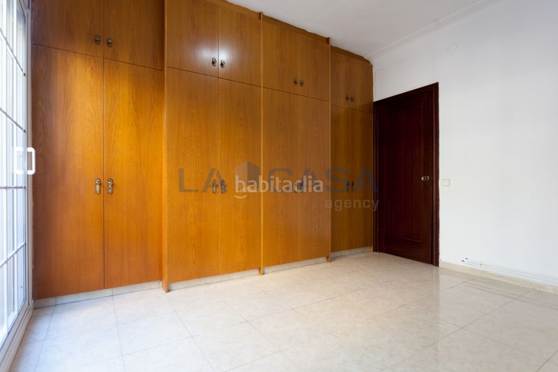 Foto 20ee15db-e813-4f1f-b596-cb9cc240c0d3. Pis a El Camp de l´Arpa del Clot Barcelona