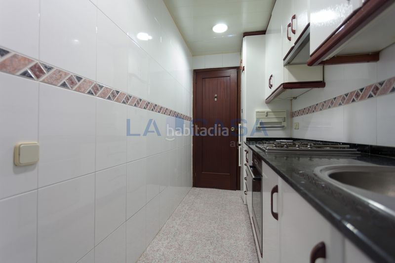 Foto 34ac50b7-3566-47ed-8b51-641e8d88cbb4. Pis a El Camp de l´Arpa del Clot Barcelona