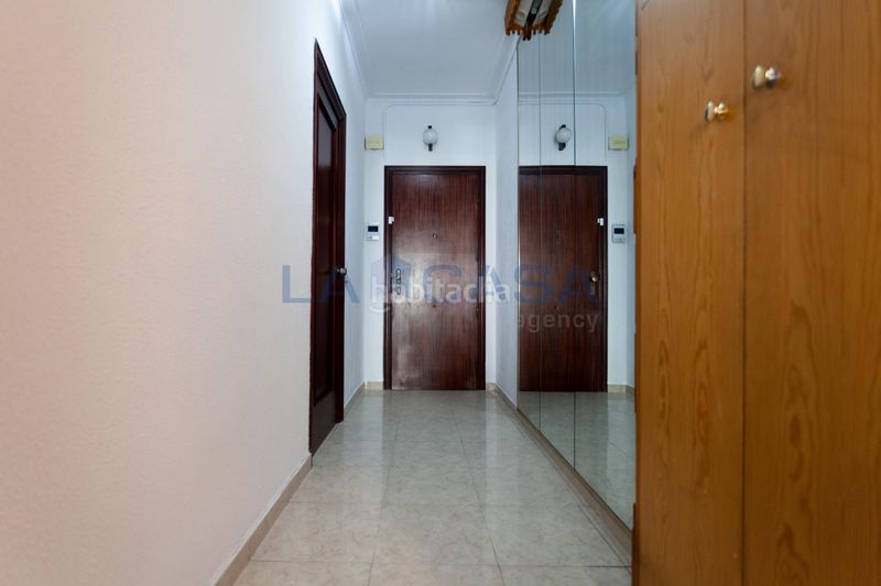 Foto 64a0bcf6-7e48-491b-8b56-7d9256602596. Pis a El Camp de l´Arpa del Clot Barcelona