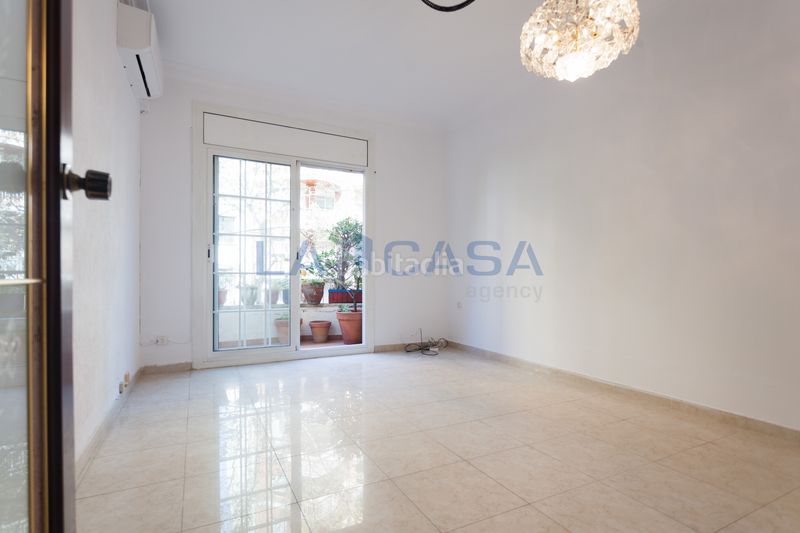 Foto 85adcb2a-3791-47a5-abce-f003cc158144. Pis a El Camp de l´Arpa del Clot Barcelona