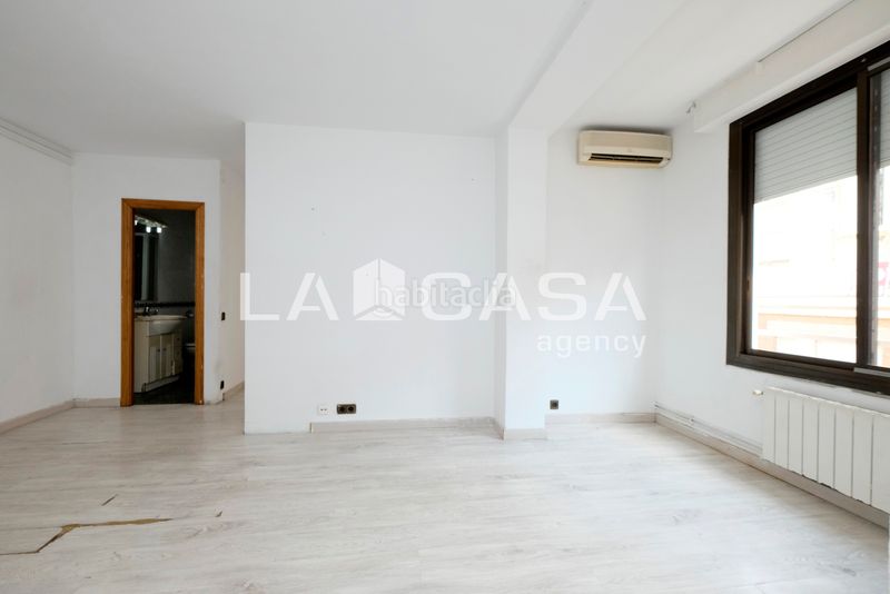 Foto ab8b035f-f48b-46d0-a823-d246879e96c5. Pis a Vilapicina - Torre Llobeta Barcelona