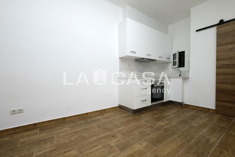 Foto abc3bf1b-f3fb-43b0-bd85-0c868fdf862d. Planta baixa a Guinardó Barcelona