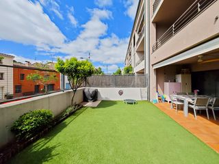 Rez-de-chaussée à Castellolí. Planta baixa seminova amb jardí privat i porxo en venda a castel