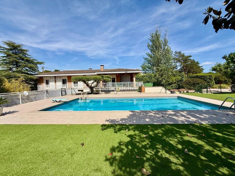 Foto 34873e5e-b0b7-434d-8c19-aab27b664f15. Chalet avec chauffage parking piscine dans Torre de Claramunt (La)