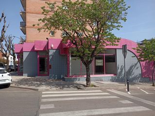 Business premise in Llevant. Local comercial en venda al barri de les flors igualada