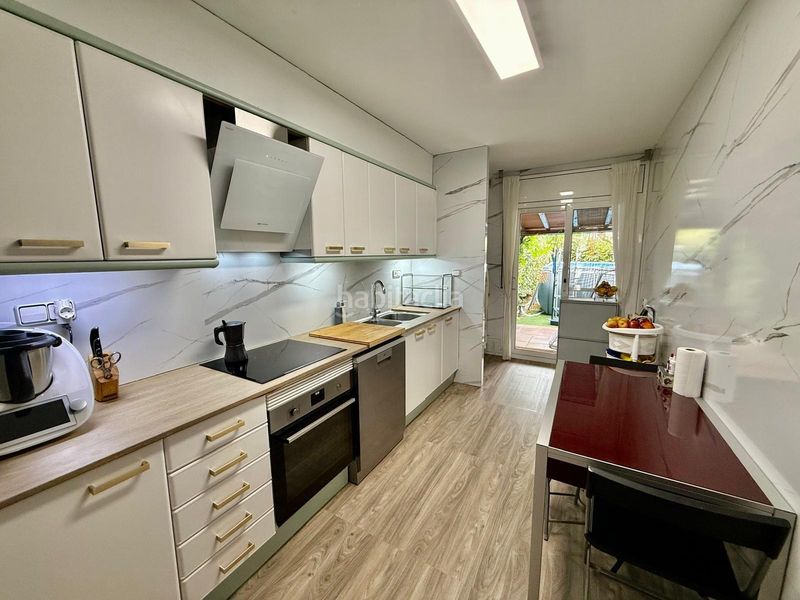 Foto 2f8cd8d9-be3b-457d-9467-ffc1a9380fac. Casa adossada amb calefacció aparcament a Les Comes Igualada