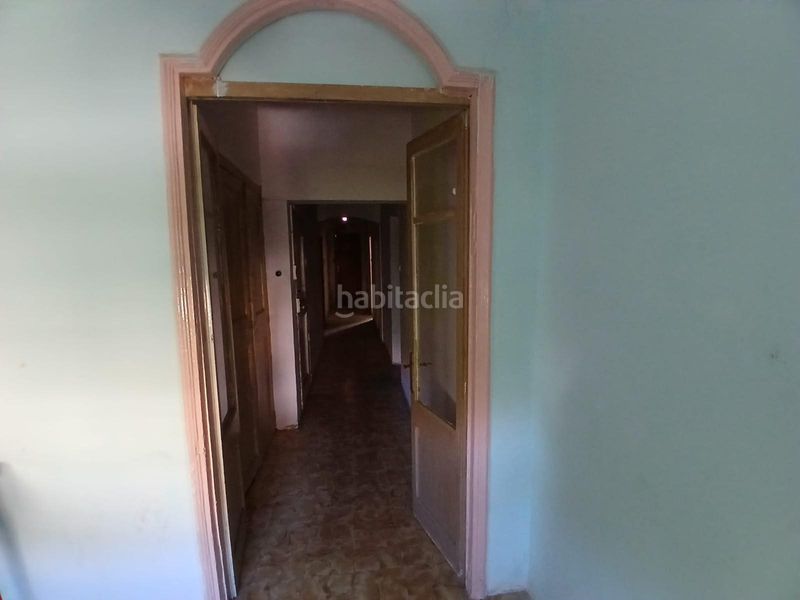 Foto 188fdd4f-9b34-40e2-a437-93ded337f238. Edificio edifici amb 2 pisos i 3 garatges al centre en Calaf