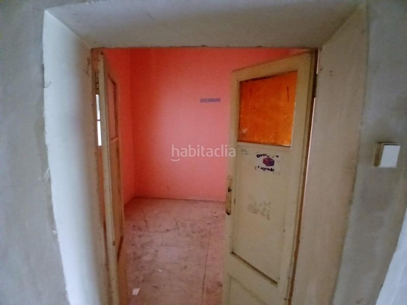Foto 3ebd8480-8aad-4ef9-816e-9a2c24762f5f. Edificio edifici amb 2 pisos i 3 garatges al centre en Calaf
