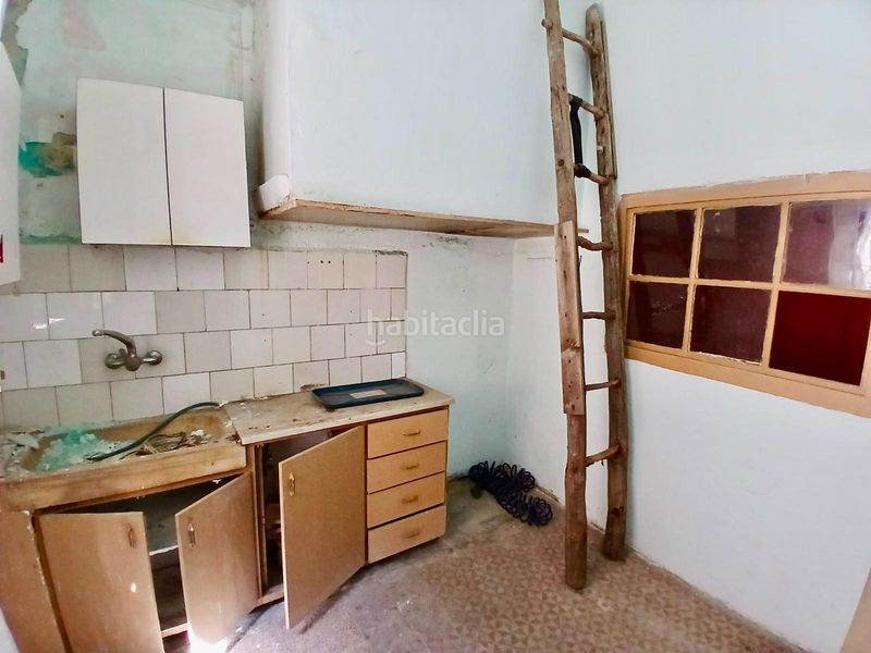 Foto 58d85e48-e0d7-481e-b24f-0f318048f052. Edificio edifici amb 2 pisos i 3 garatges al centre en Calaf