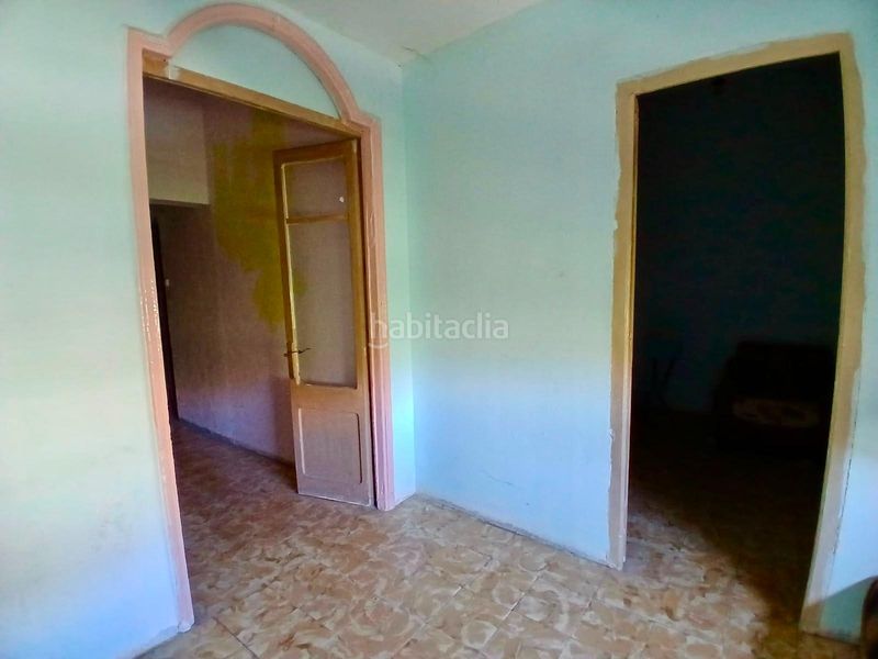 Foto 6e554f10-b7c0-45fa-b48e-c30e1f6233a9. Edificio edifici amb 2 pisos i 3 garatges al centre en Calaf