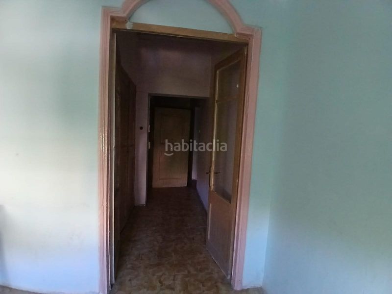 Foto 6f3becc0-aa24-4867-a9d2-3e0db1e129ec. Edificio edifici amb 2 pisos i 3 garatges al centre en Calaf