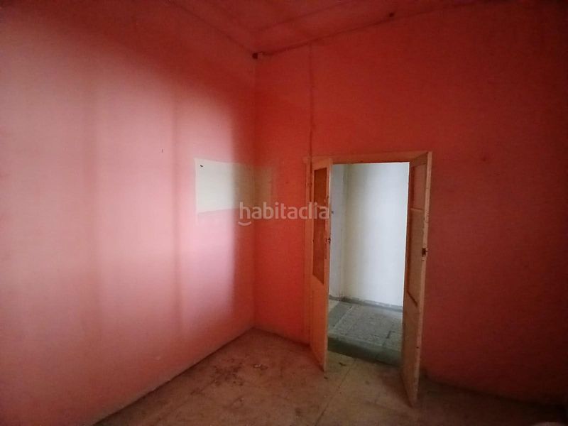 Foto 737c66fa-e63b-4004-b9c0-e058e0b43155. Edificio edifici amb 2 pisos i 3 garatges al centre en Calaf