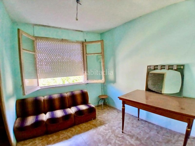 Foto c555e4b3-25f7-4a7c-b95c-5b3fecc54559. Edificio edifici amb 2 pisos i 3 garatges al centre en Calaf