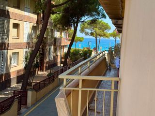 Appartement à Centre-Platja. Pis a platja daro a només 30 metres de la platja... i amb garatg