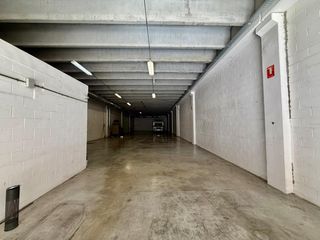 Rent Industrial building in Polígon Industrial. Nau industrial de 434 m2 en lloguer a les comes, igualada