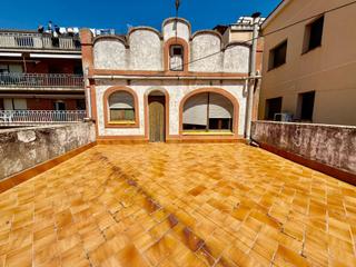 Bauernhof in Centre. Casa a prats de rei per reformar al teu gust amb gran pati, gara