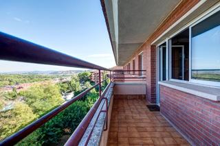 Appartement à Sant Esteve Sesrovires. Vistes que enamoren i espai per viure  descobreix aquest pis a s