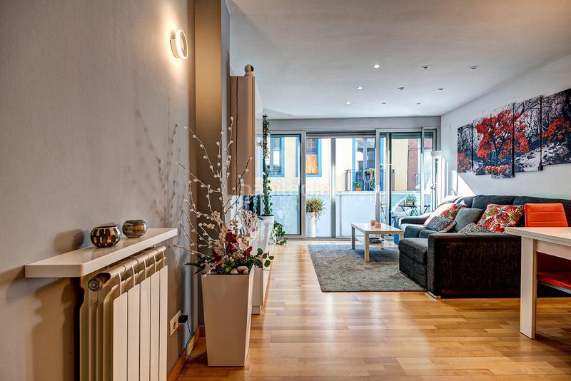 Foto 9c3c4393-be38-45dd-b848-c51f02fdbe43. Duplex with heating parking in Centre Igualada