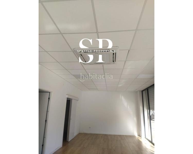 Foto 4f7db449-ea28-4d63-b8b4-79e71a049696. Alquiler local comercial local en alquiler en canyado, en Badalona