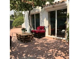 Casa en El Velerín. Finca rústica en venta estepona