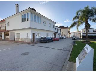 Casa a Granada 1. Amplia casa independiente con gran espacio y confort en cada rin