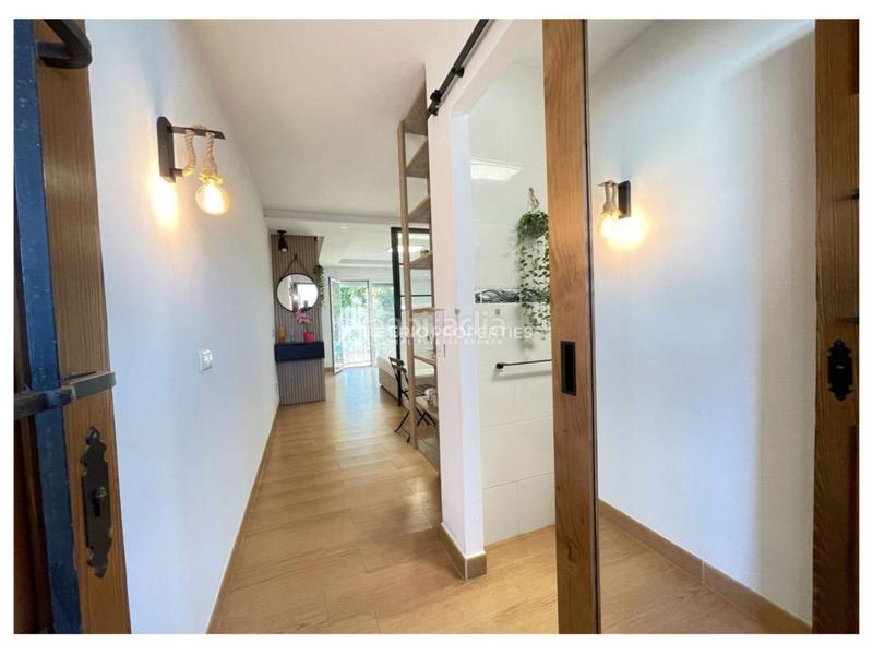 Foto 9eb209fa-0f11-48fb-a13d-4b1cb0697555. Estudio  reformado en primera línea de playa en Estepona