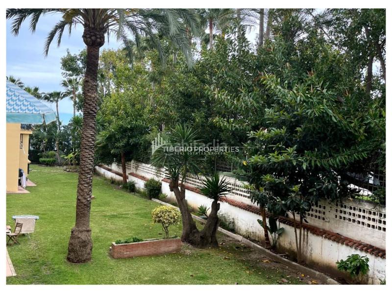 Foto a55ba809-8e53-4c30-accb-bc70d610f133. Estudio  reformado en primera línea de playa en Estepona