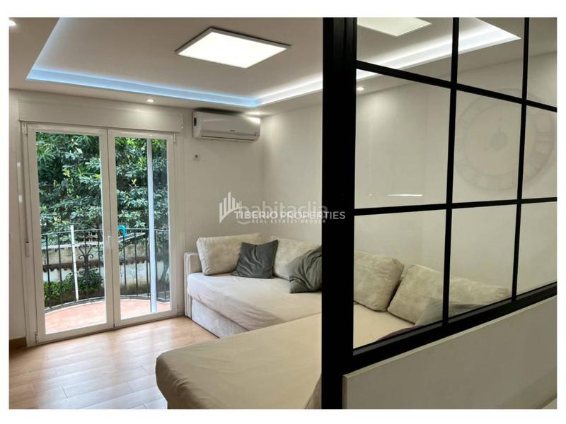 Foto c43cf4c6-6504-4cfb-97ed-4f91133e7f4f. Estudio  reformado en primera línea de playa en Estepona