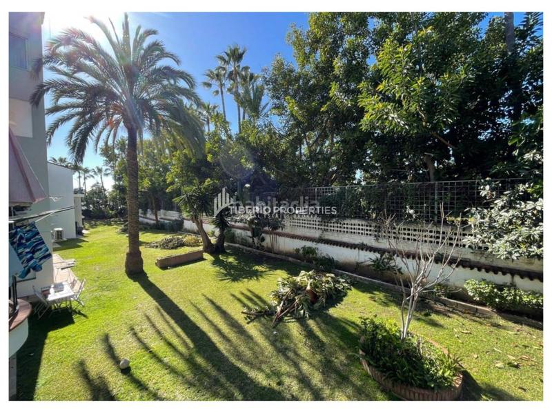 Foto d96602c7-5238-4936-ab86-ba26d516626d. Estudio  reformado en primera línea de playa en Estepona