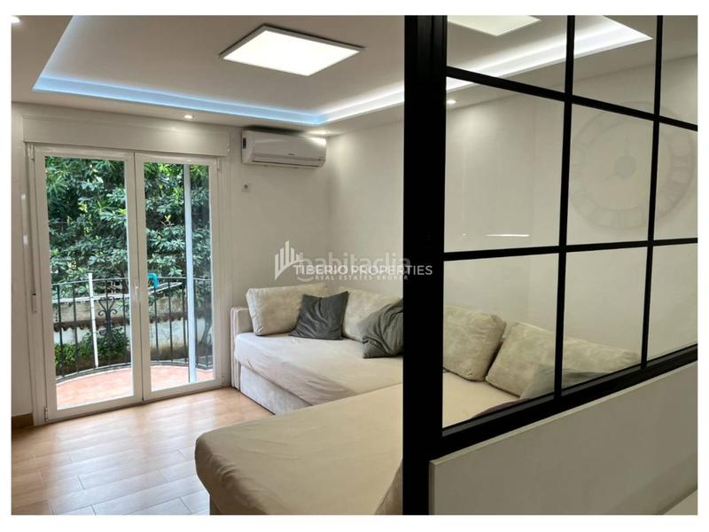 Foto e3f614ef-b793-424a-b400-c9550d46db83. Estudio  reformado en primera línea de playa en Estepona