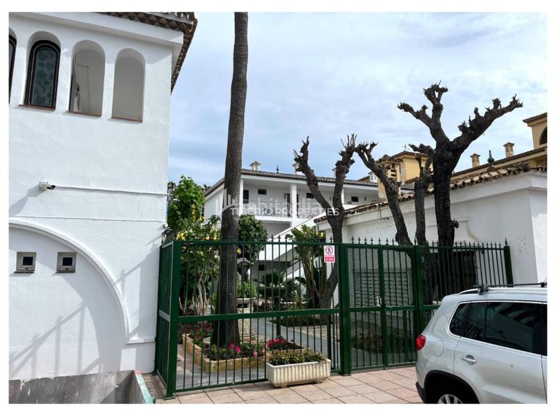 Foto f688eb81-f1c8-461c-91ed-5e9200a4f74c. Estudio  reformado en primera línea de playa en Estepona