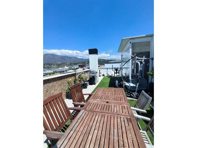 Foto c88ba266-dcf0-44f0-85c5-a844d0ae7fad. Ático en Parque Central 1 ático moderno con vistas panorámicas, solárium privado y punto de carga para vehículo eléctrico centro en Estepona