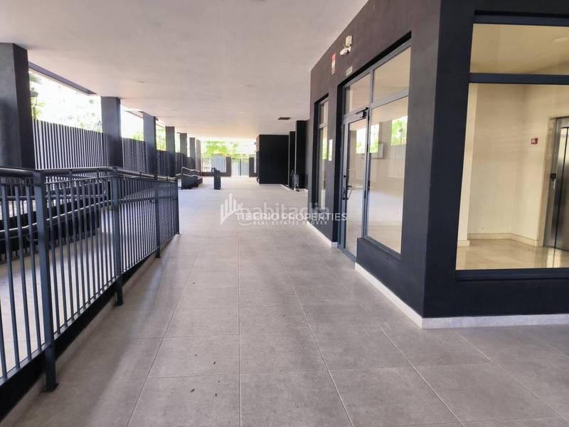 Foto f7a7f448-5dac-45b9-9409-490b892c7383. Ático en Parque Central 1 ático moderno con vistas panorámicas, solárium privado y punto de carga para vehículo eléctrico centro en Estepona