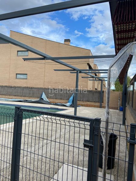 Foto 0548f0ec-d37a-497a-a722-21cf2c481c93. Xalet amb xemeneia calefacció aparcament piscina a Arroyomolinos