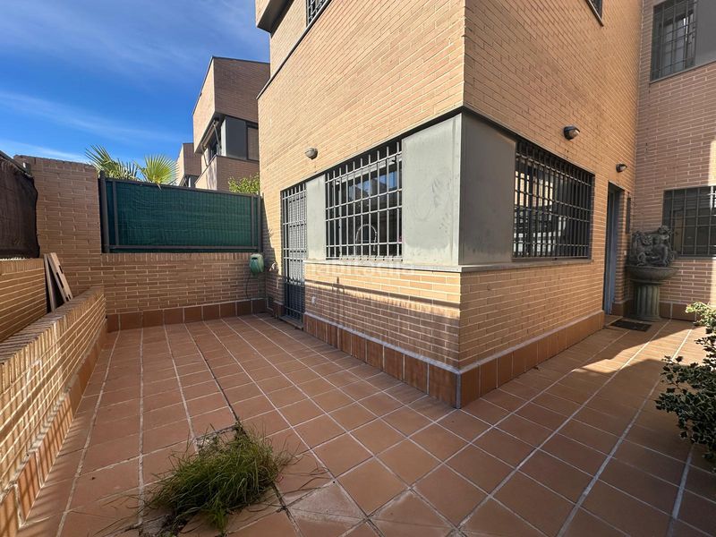 Foto 1b30ba02-1646-4a4c-82eb-2dc90a4989d3. Xalet amb xemeneia calefacció aparcament piscina a Arroyomolinos