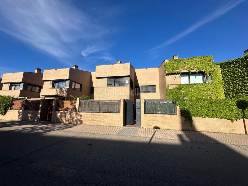 Foto 1e7083ed-37b1-4206-8019-251521cf9ecd. Xalet amb xemeneia calefacció aparcament piscina a Arroyomolinos